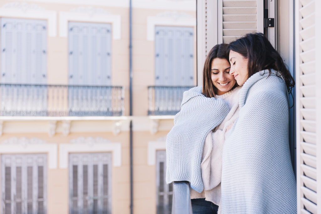 how to tell if a girl is lesbian