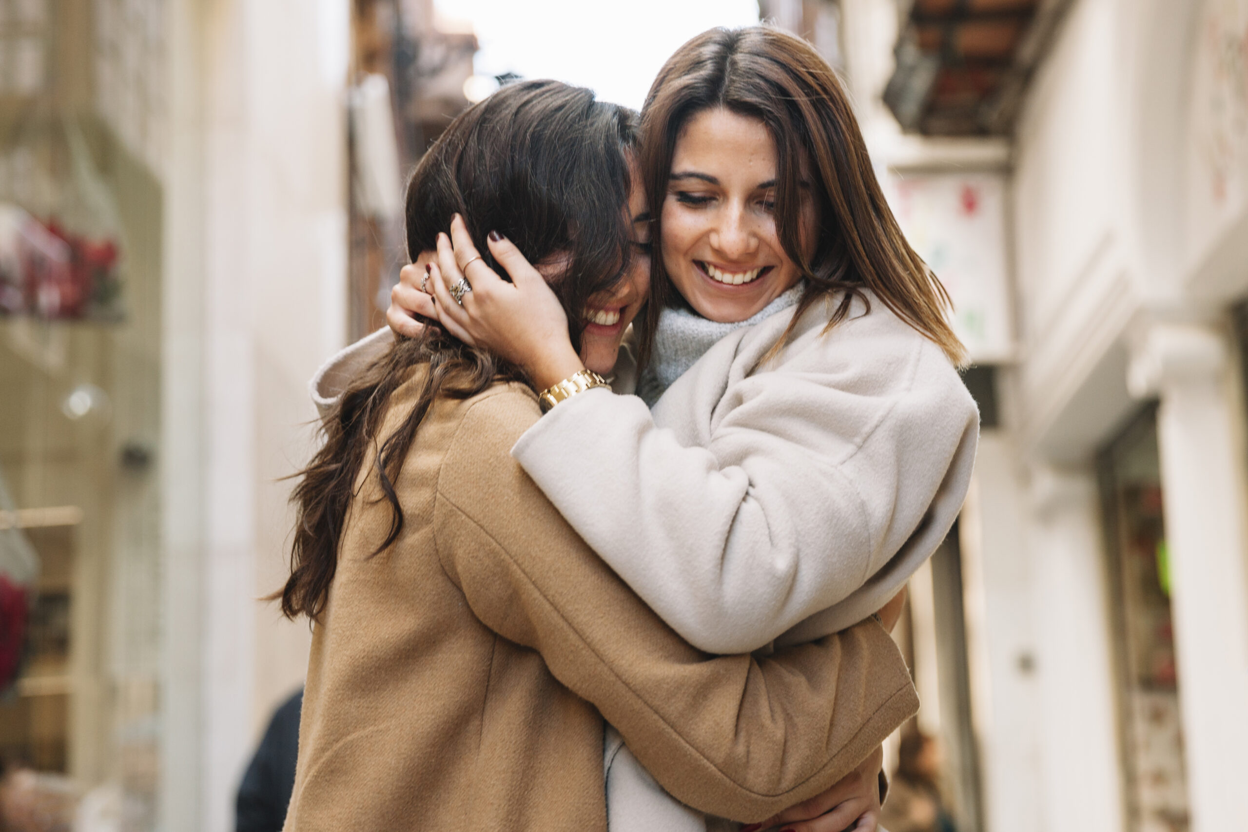 how to tell if a lesbian likes you