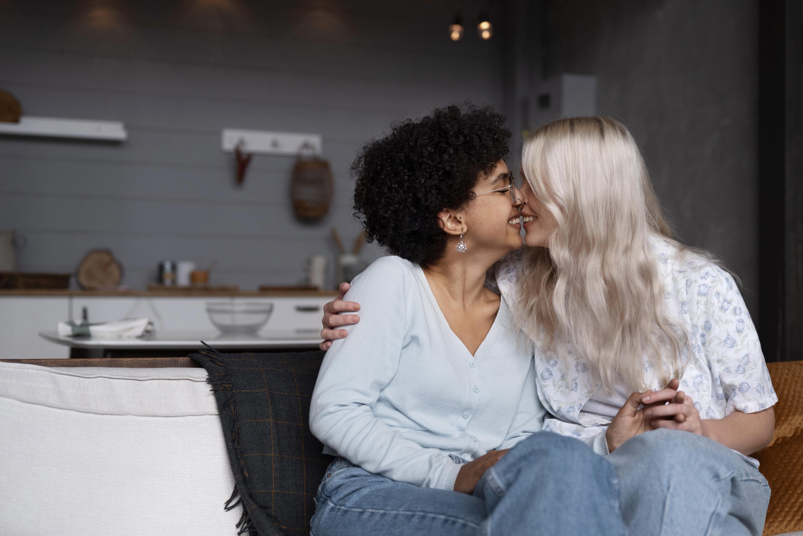 signs a lesbian likes you